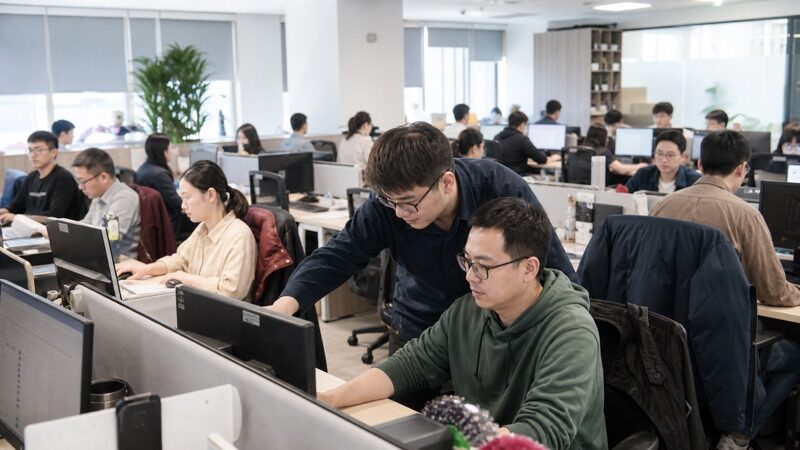 中小企業辦公室 IT 委外實景：工程師到府協助員工排除電腦問題｜蓋斯克科技